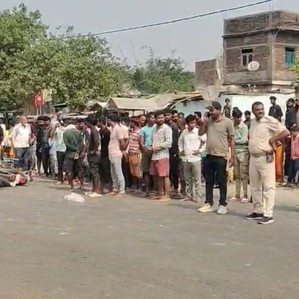 शादी से लौट रहे युवक की रोड एक्सीडेंट में मौत:बेतिया में अज्ञात गाड़ी ने मारी टक्कर, मौके पर गई जान