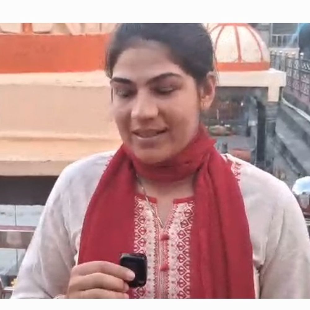 भारतीय क्रिकेटर यास्तिका भाटिया ने किए महाकाल दर्शन:परिवार संग भस्म आरती में शामिल होकर लिया आशीर्वाद