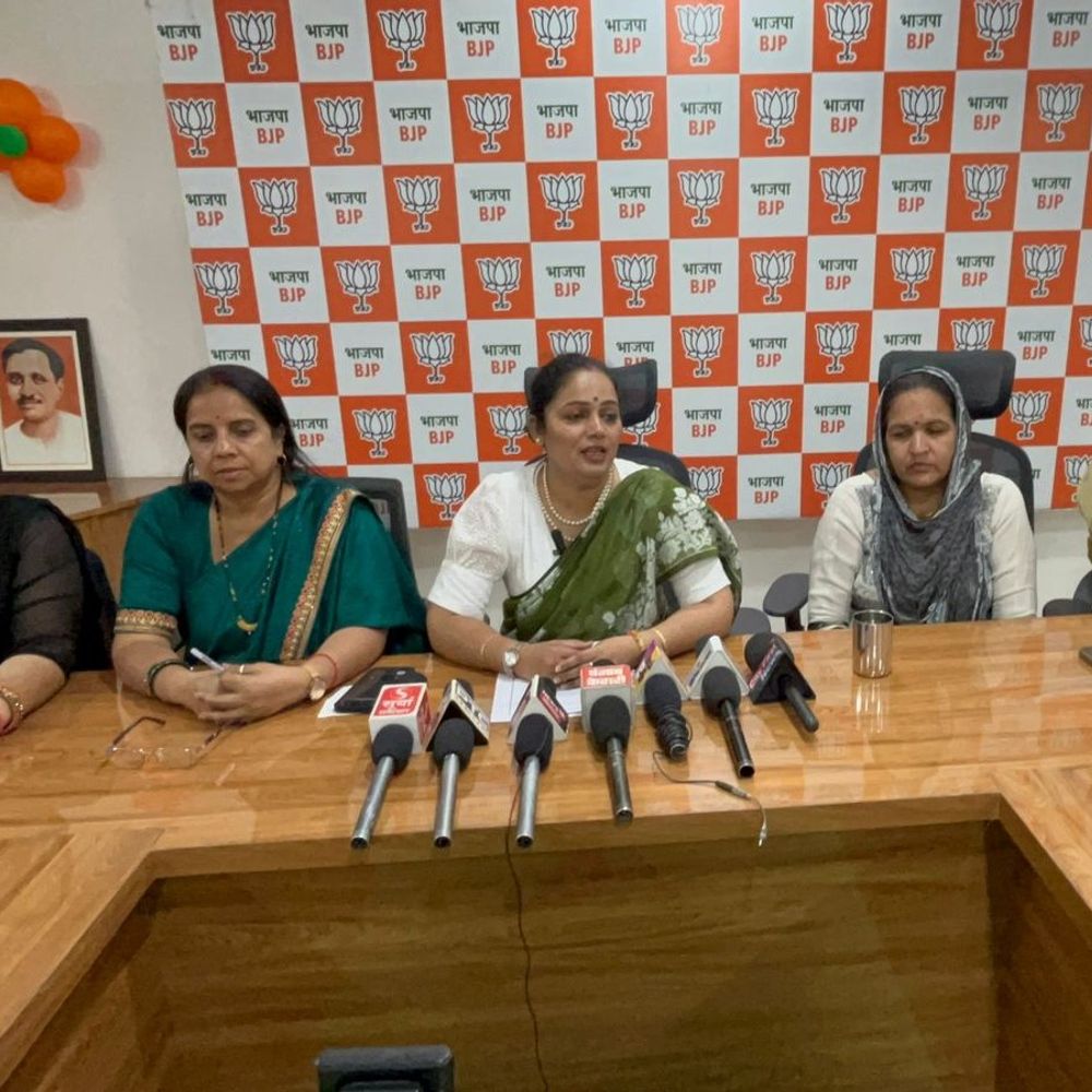 हांसी में भाजपा महिला मोर्चा का प्रदर्शन:राहुल गांधी का पुतला फूंका, महिला आरक्षण पर कांग्रेस को बताया सबसे बड़ी बाधा