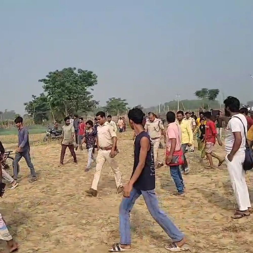 अररिया में राजमिस्त्री की हत्या:पत्नी बोली- रात में खाना खाकर निकला, घर नहीं लौटा, अगले दिन खेत में गला कटा शव मिला