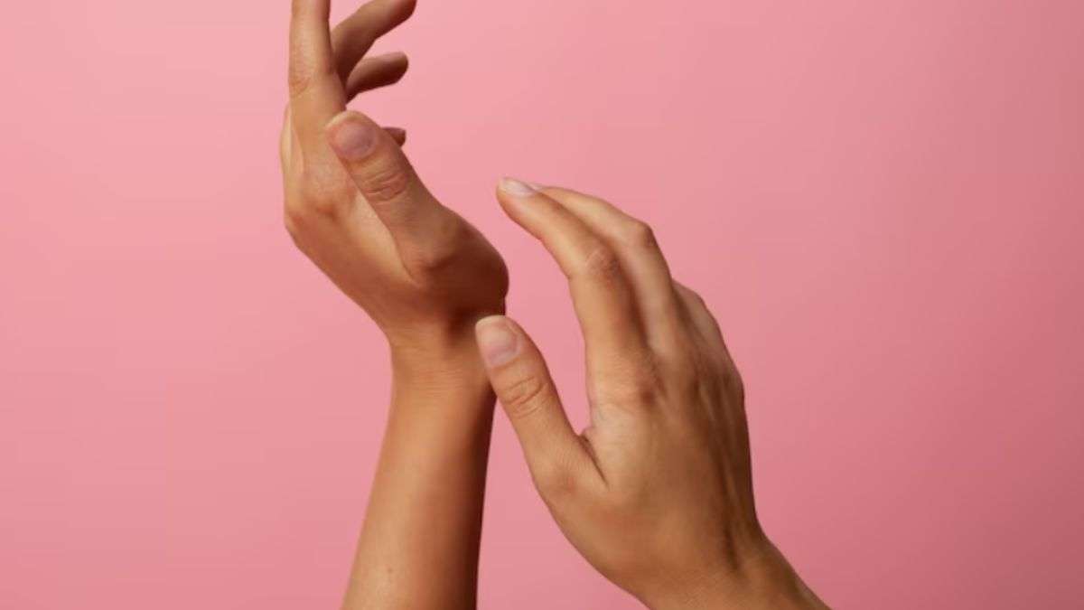 धूप से हाथों में हो गई टैनिंग, तो इन घरेलू नुस्खे से मिलेगा छुटकारा, एक बार अपनाकर जरूर देखें