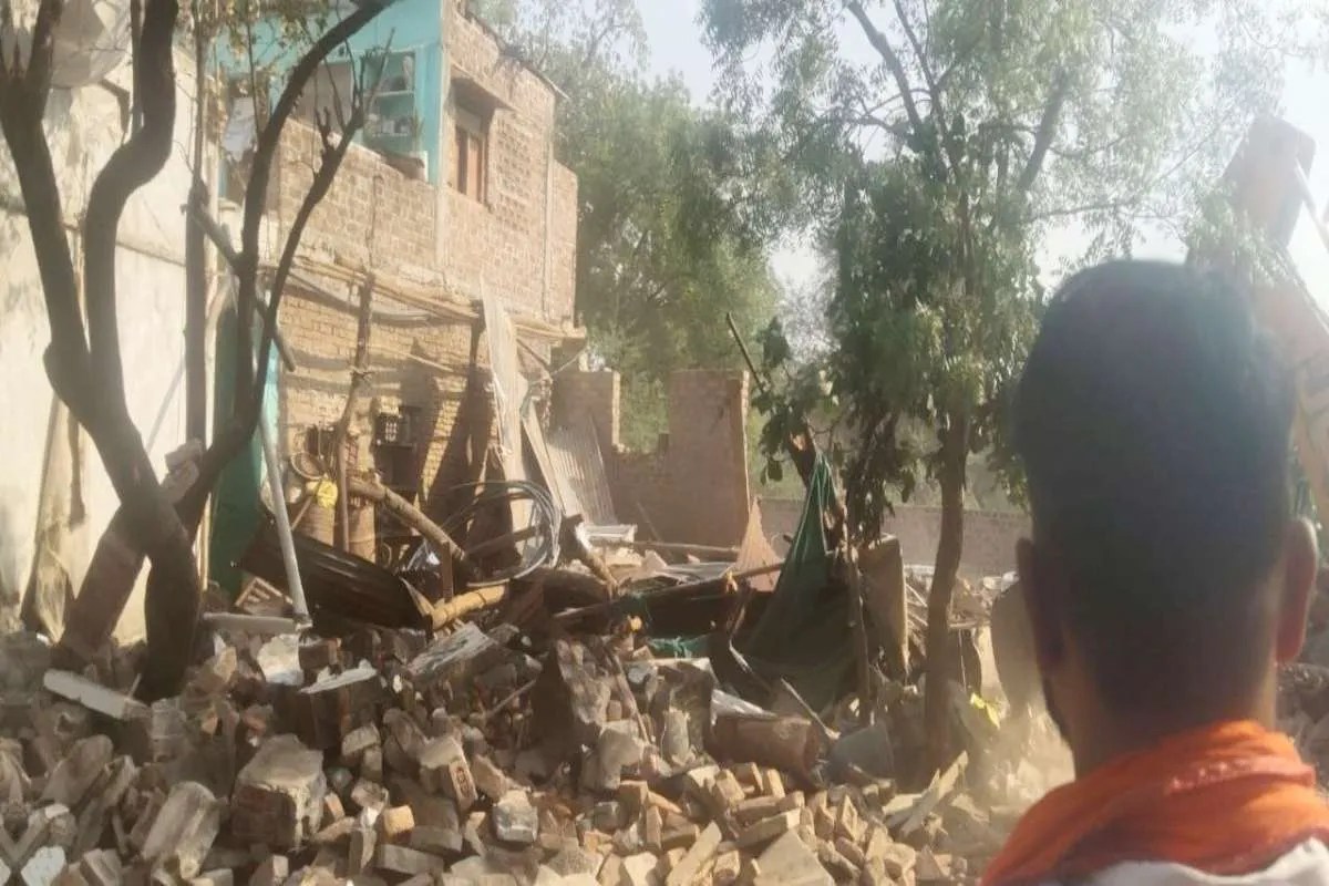 एमपी में 9 साल की बच्ची से छेड़छाड़, आरोपी के घर पर चला बुलडोजर