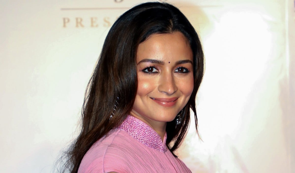 Alia Bhatt की AI तस्वीरों का पाकिस्तानी ब्रांड ने किया इस्तेमाल, भड़के फैंस बोले- ‘ये कानूनी मुसीबत बुला रहे हैं’