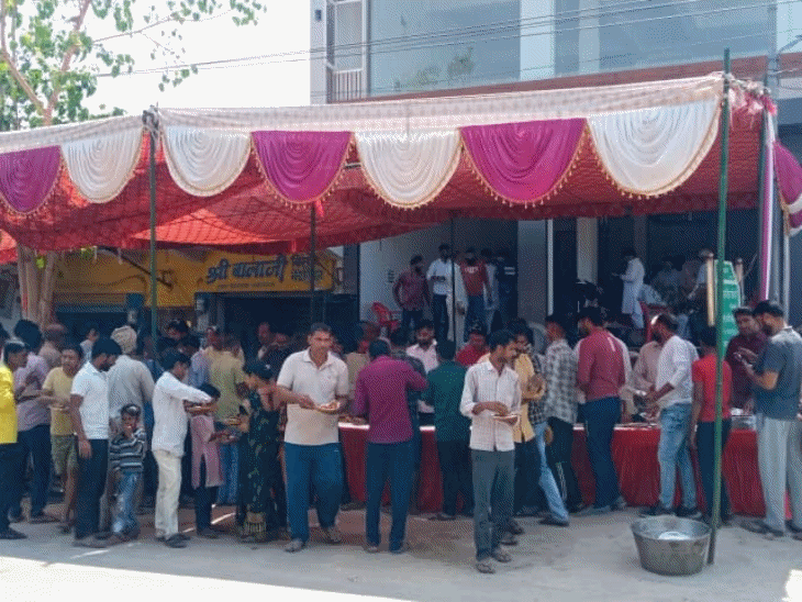 खैरथल में उमड़ा आस्था का सैलाब:हनुमान जन्मोत्सव पर विशाल भंडारा, हजारों श्रद्धालुओं ने ग्रहण की प्रसादी