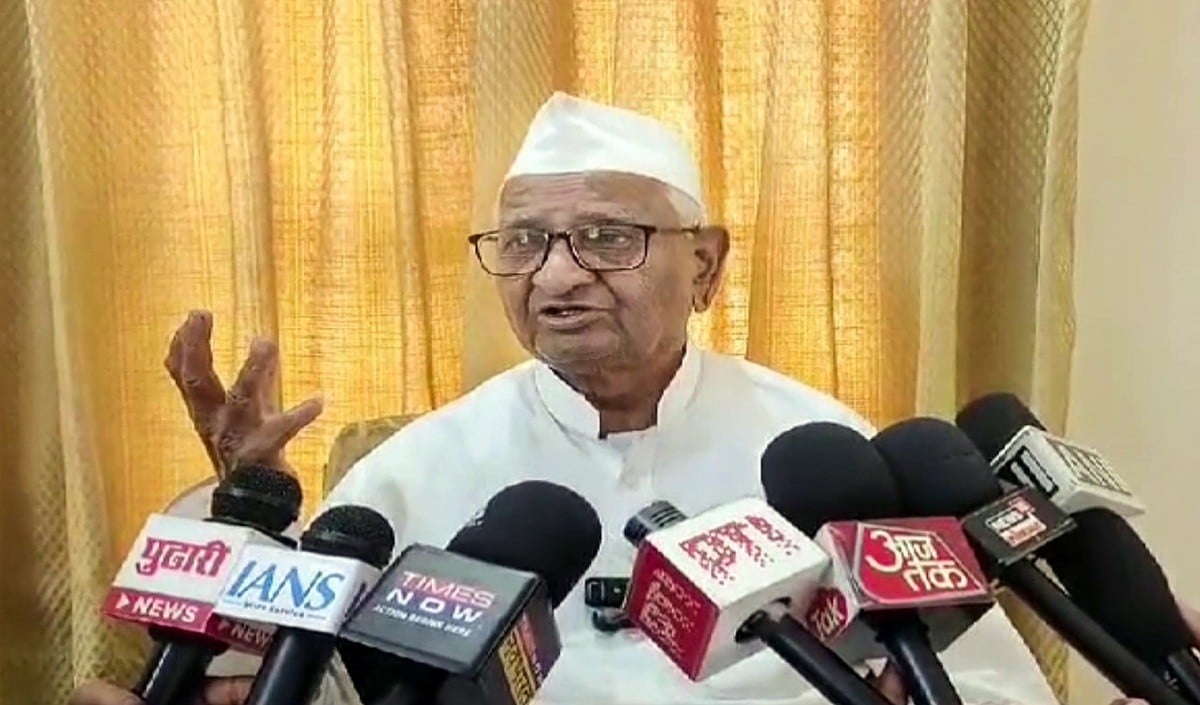 AAP में ‘बगावत’ पर Anna Hazare का तंज, ‘पार्टी सही होती तो Raghav Chadha नहीं छोड़ते’