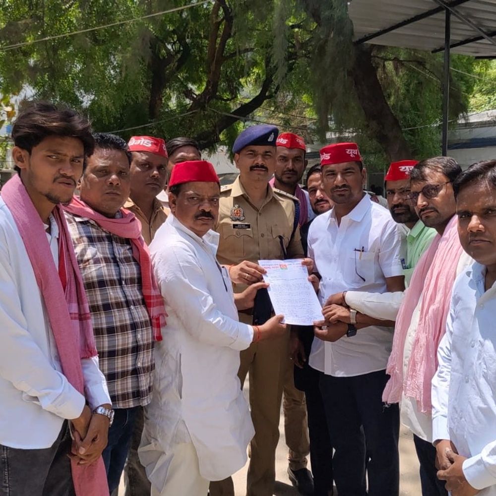 BJP विधायक के कथित बयान पर सपा का प्रदर्शन:सुलतानपुर में सीओ सिटी को ज्ञापन, एसपी से कार्रवाई की मांग