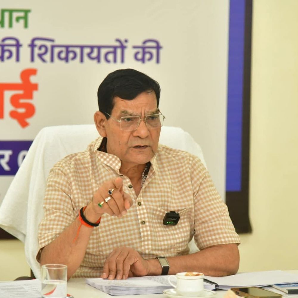 बिजली कनेक्शन के नाम पर घूसखोरी मामले में कार्रवाई:बाराबंकी में JE-SDO सस्पेंड, लाइनमैन बर्खास्त; 15 हजार रुपए की मांगी थी रिश्वत