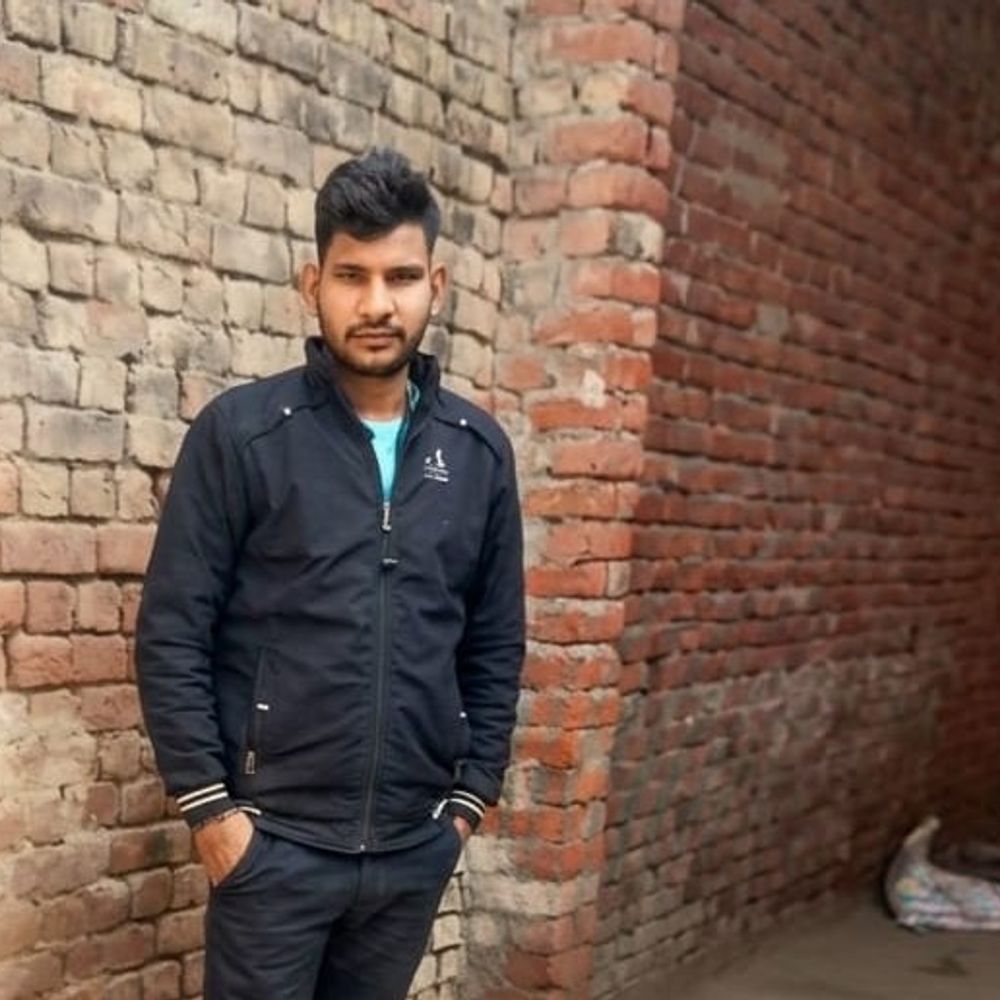 अलीगढ़ में रेलवे लाइन पर मिला युवक का शव:रोरावर क्षेत्र में क्षत-विक्षत हालत में मिला, परिजनों ने जताई हत्या की आशंका