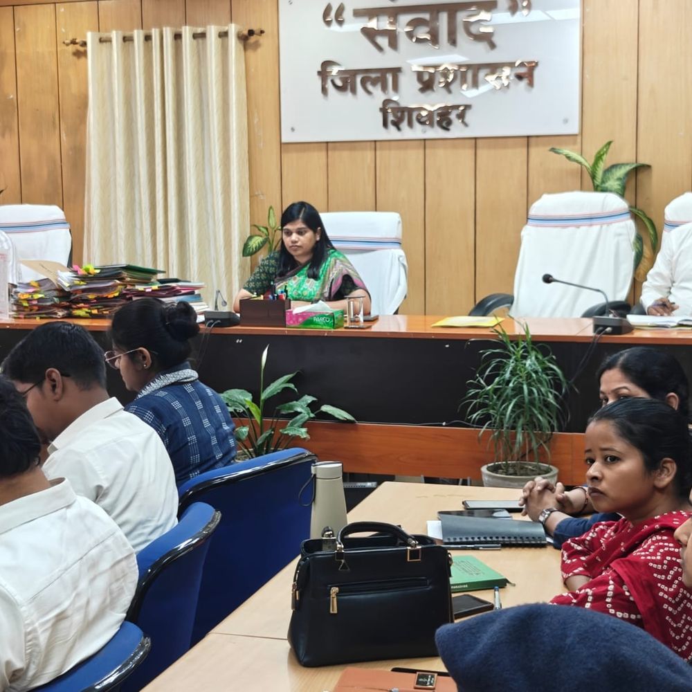 आगजनी की सूचना पर 30 मिनट के भीतर पहुंचे- DM:हीट वेव से बचाव पर बैठक, कहा- पेयजल-स्वास्थ्य पर रहे फोकस