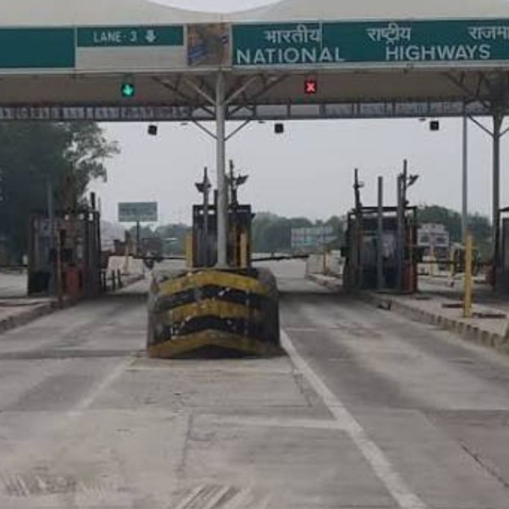 जौनपुर में टोल टैक्स की दरें बढ़ीं:नकद भुगतान बंद, टोल दरों में 15 रुपए तक की बढ़त