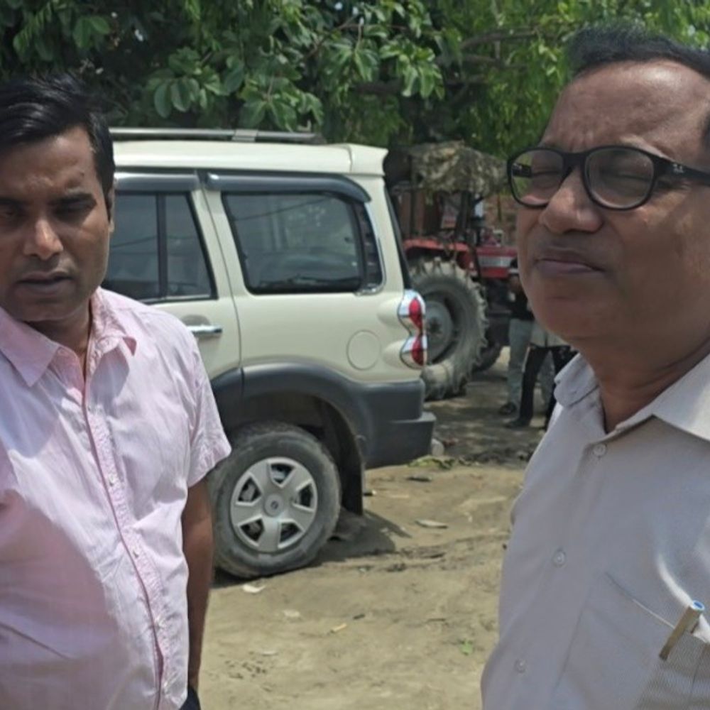 नौतन में चिकित्सा पदाधिकारी का औचक निरीक्षण:कई अल्ट्रासाउंड, नर्सिंग होम बंद मिले