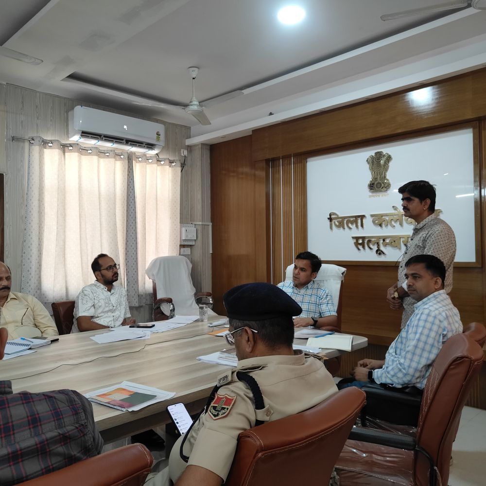 सलूम्बर में जिला स्तरीय जनसुनवाई, ADC ने सुनीं शिकायतें:कई मामलों का मौके पर समाधान किया; पोर्टल पर दर्ज लंबित प्रकरणों की भी समीक्षा की