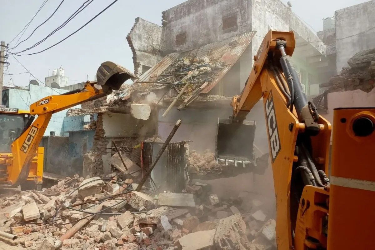 बारां में फिरौती कांड में प्रशासन की सख्त कार्रवाई, फरार आरोपी के घर पर चला बुलडोजर