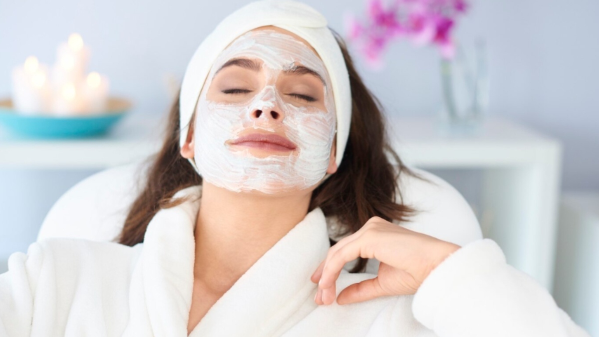 घर पर ब्लीच कैसे बनाएं, पूरी तरह से है नेचुरल, चेहरे पर लगाने से क्या-क्या फायदे मिल सकते हैं?