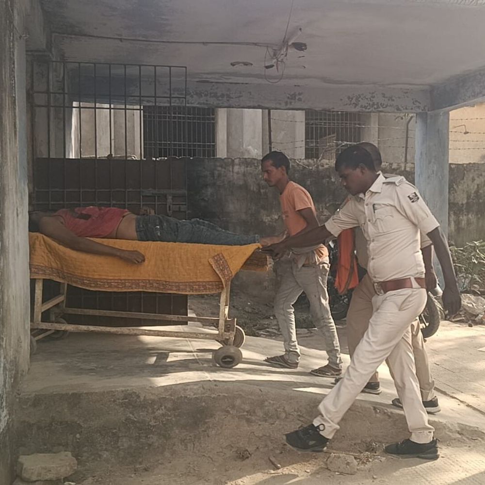 वैशाली में मुर्गी फार्म से युवक का शव मिला:मां बोली – गाली-गलौज और जान से मारने की धमकी मिली थी