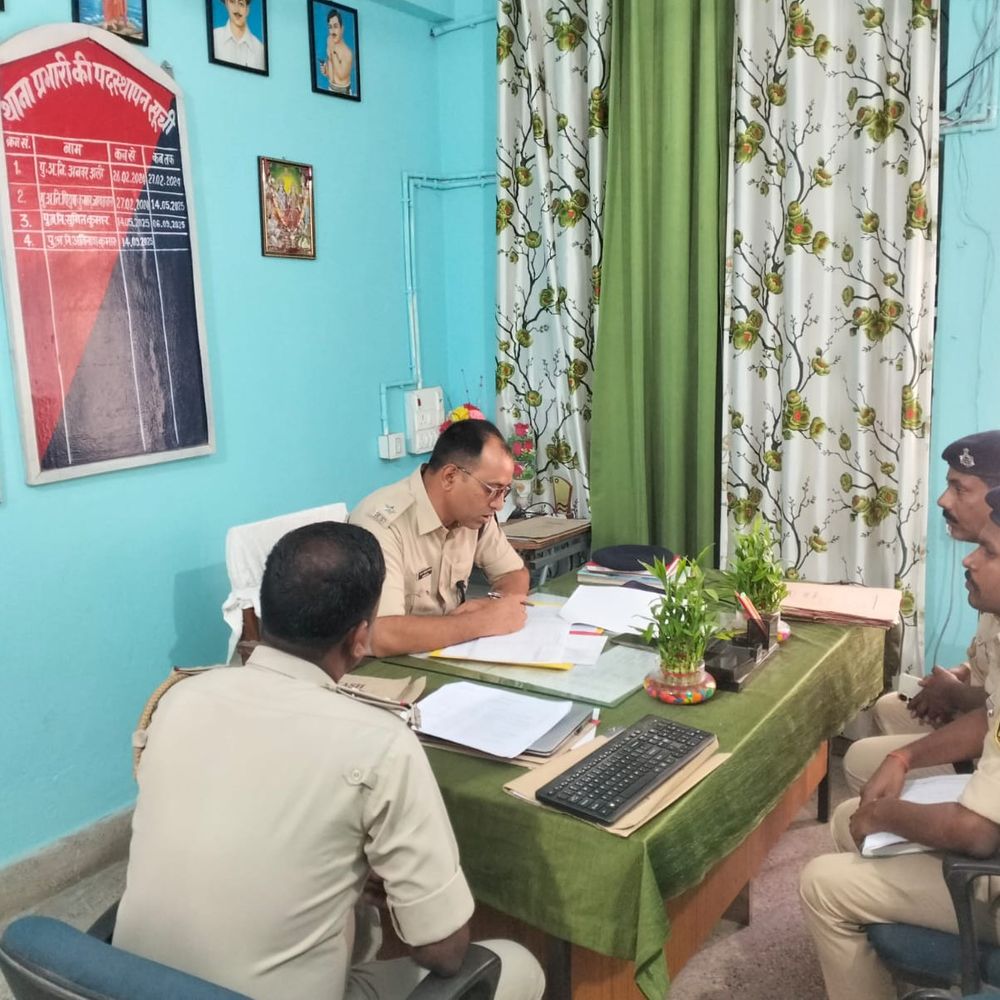 मकनिकपुर थाना में लंबित मामलों की समीक्षा:’मिशन इन्वेस्टिगेशन’ के तहत त्वरित निपटारे के निर्देश