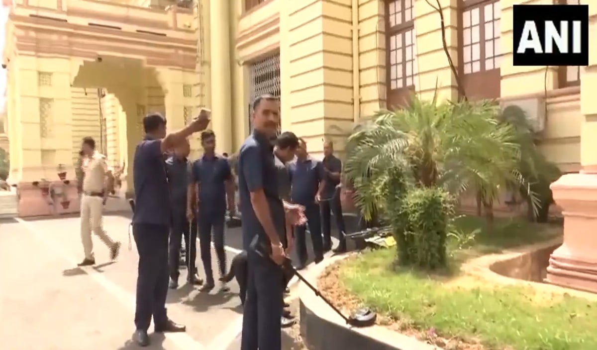 Bihar Vidhan Sabha को Bomb से उड़ाने की धमकी, Email के बाद Police का बड़ा Search Operation