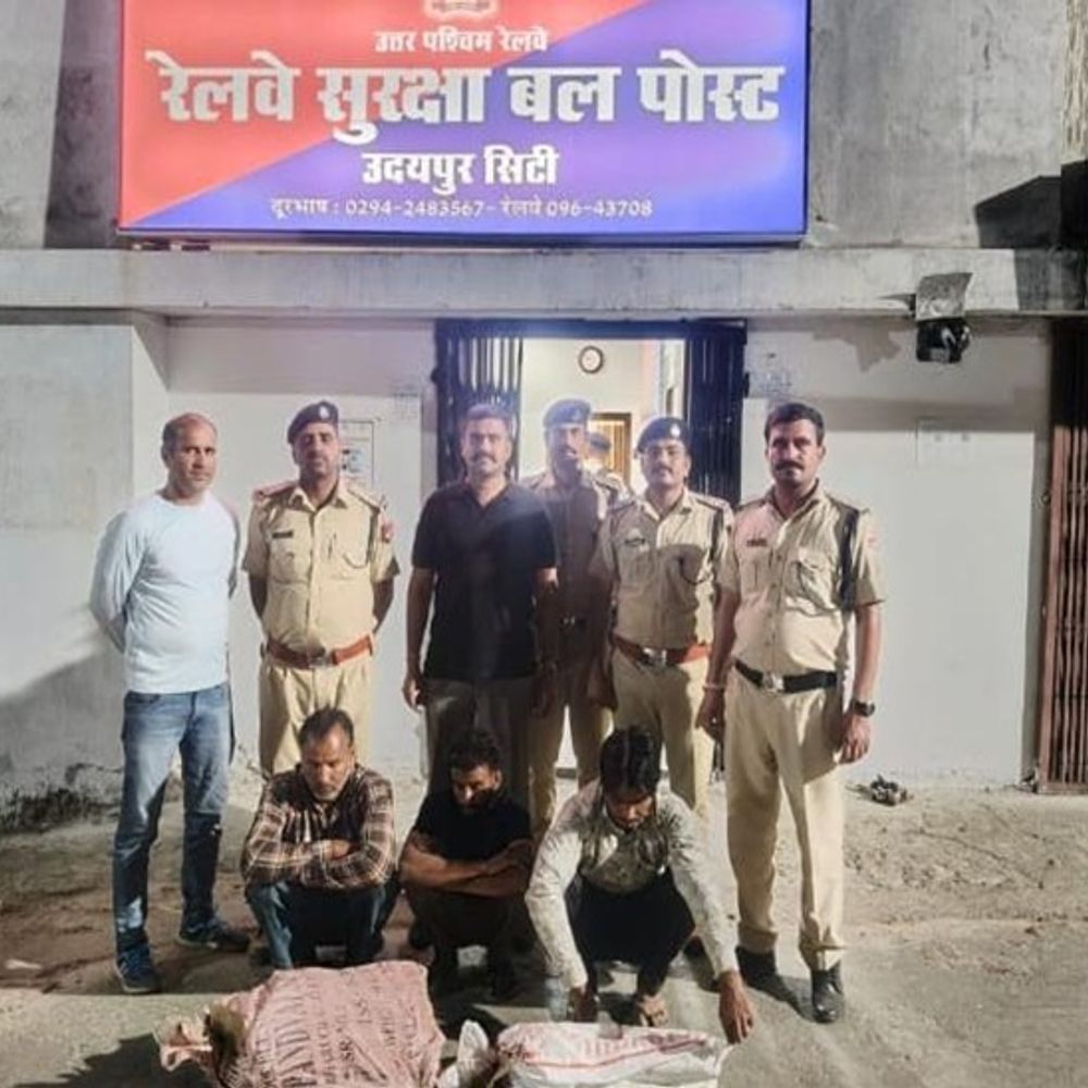 रेलवे ट्रैक से तार चोरी करने वाले 3 बदमाश गिरफ्तार:90 मीटर तार बरामद, कई मामलों में थे वांटेड, पूछताछ में खुलासे की उम्मीद