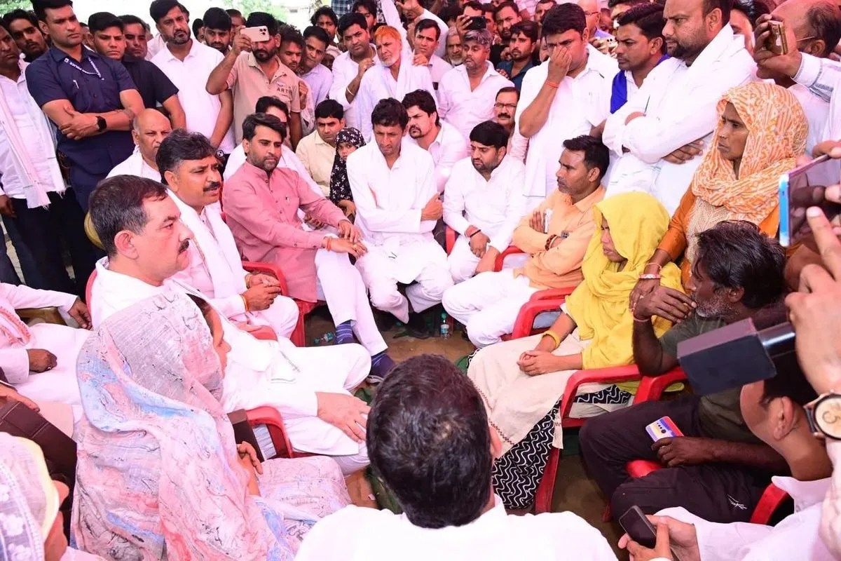 नाबालिग से थर्ड डिग्री यातना का मामलाआरोपी पुलिसकर्मियों पर कार्रवाई करने दो दिन का अल्टीमेटम