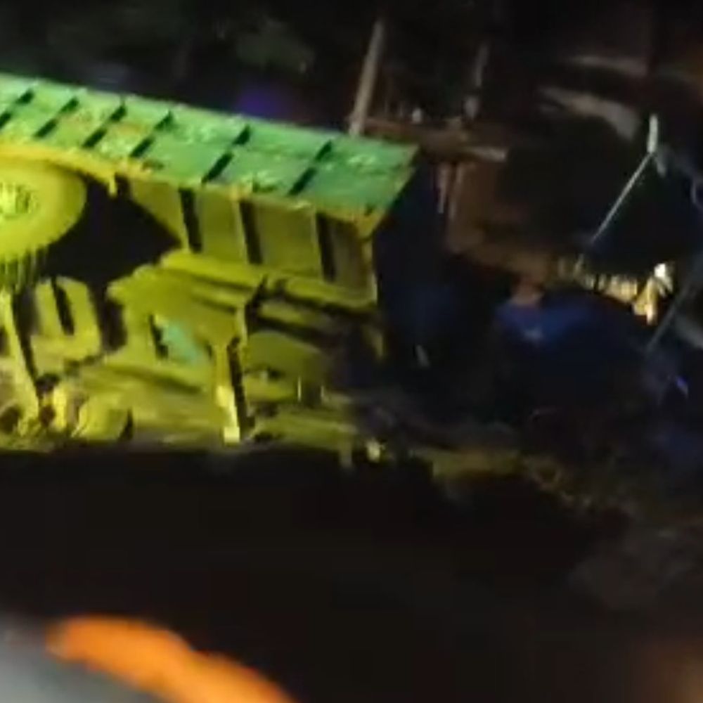 धनरूआ में ईंट लदे दो ट्रैक्टरों की टक्कर:एक पलटा, पीएनबी बैंक के बास हादसा; कोई हताहत नहीं