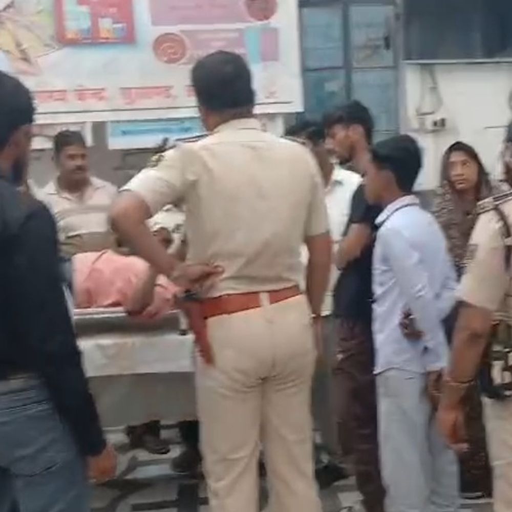 बनौली चौक पर बाइक दुर्घटना, युवक गंभीर घायल:सीतामढ़ी जाते समय हादसा, सदर अस्पताल रेफर