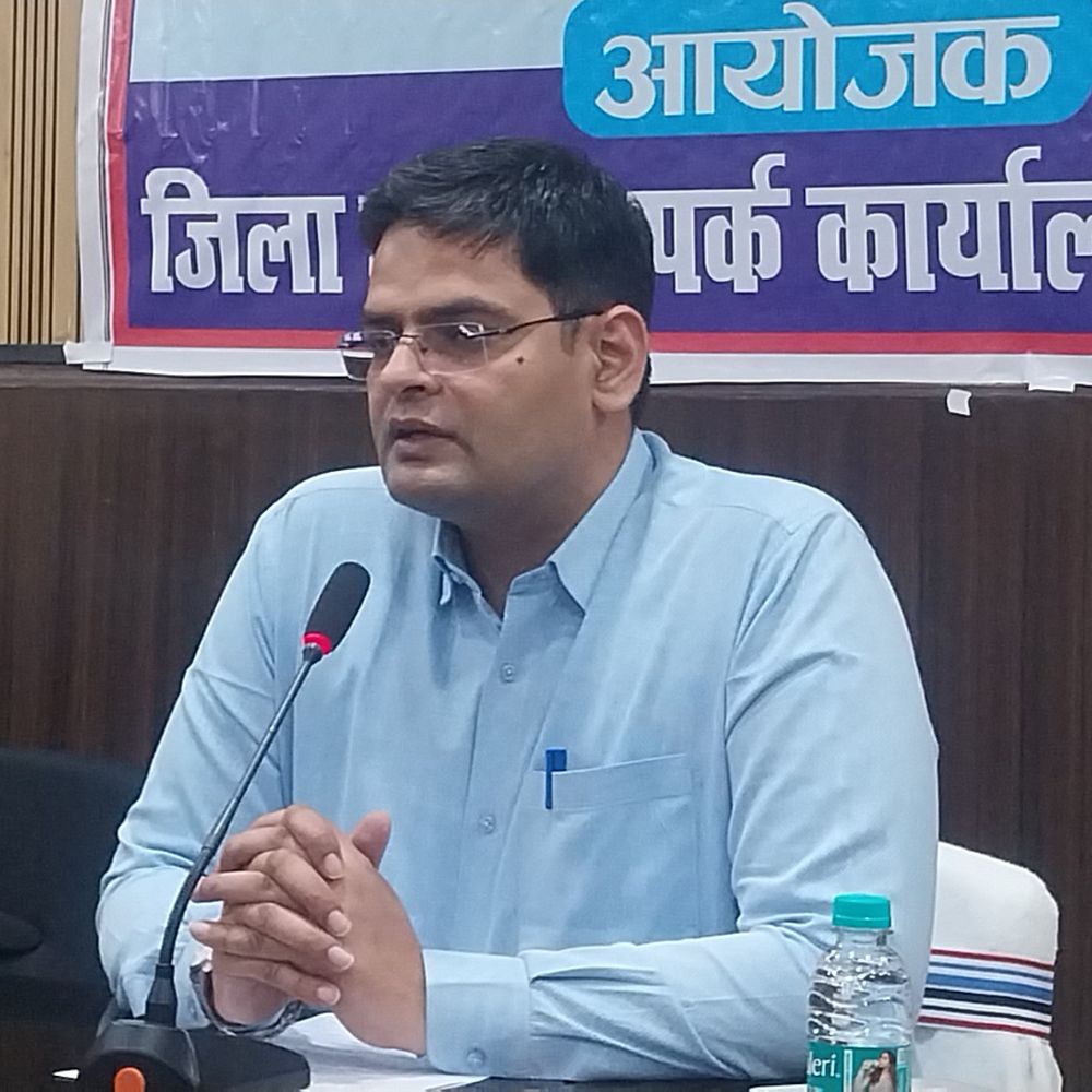 अररिया DM ने जनता दरबार में सुनीं शिकायतें:82 मामलों पर तुरंत कार्रवाई के दिए निर्देश