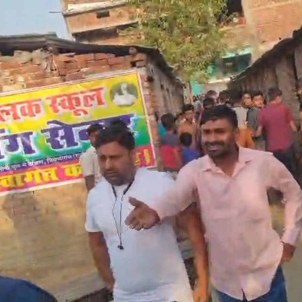 प्राइवेट स्कूल में छात्र की बेल्ट से पिटाई का आरोप:सुपौल में शिकायत करने पहुंचे परिजनों से धक्का-मुक्की, DM ने दिए जांच के आदेश