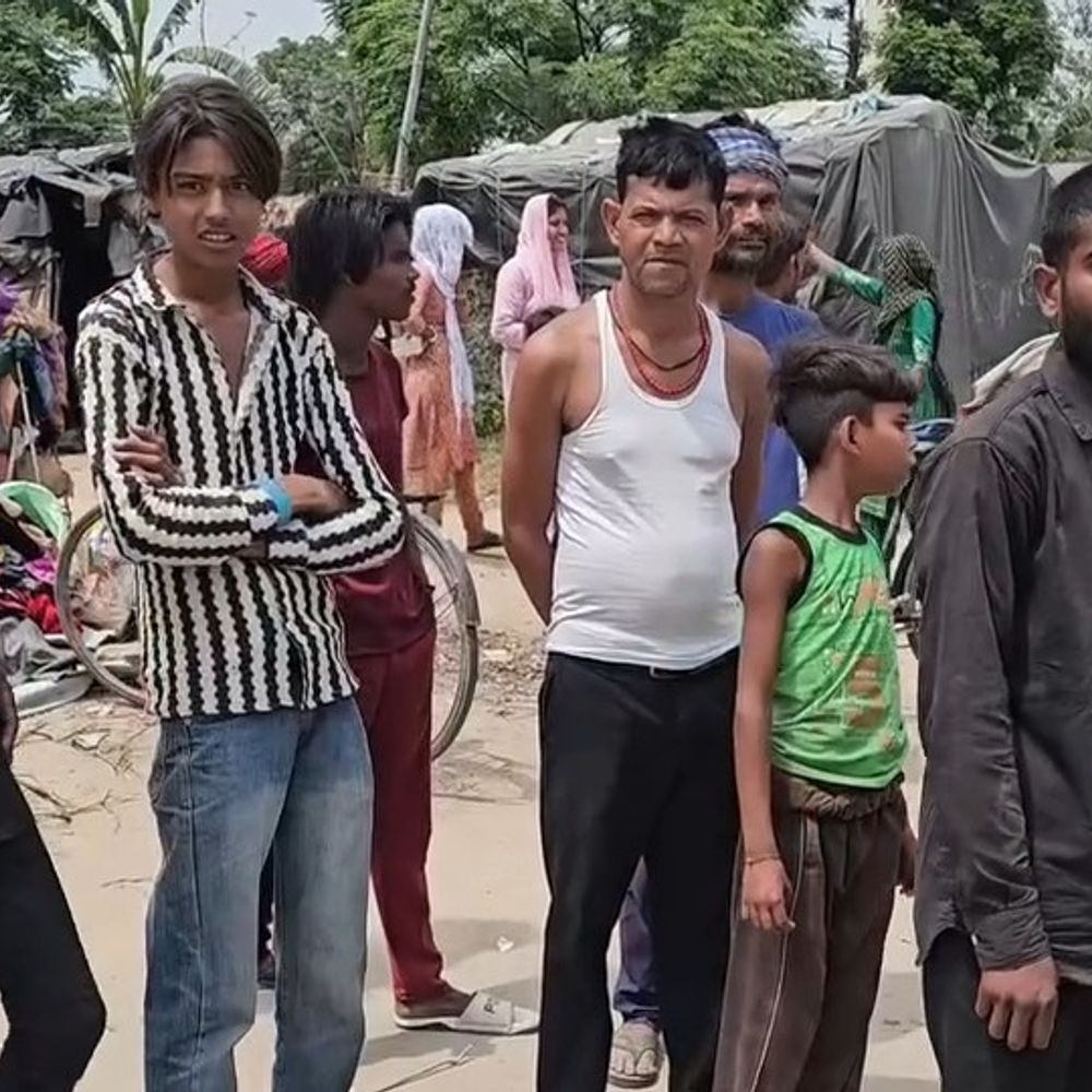 करनाल में झुग्गियां हटाने पहुंची टीम का विरोध:एचएसवीपी ने दिया 15 दिन का अल्टीमेटम, कार्रवाई रोकी, लोग बोले-30-35 साल से रह रहे