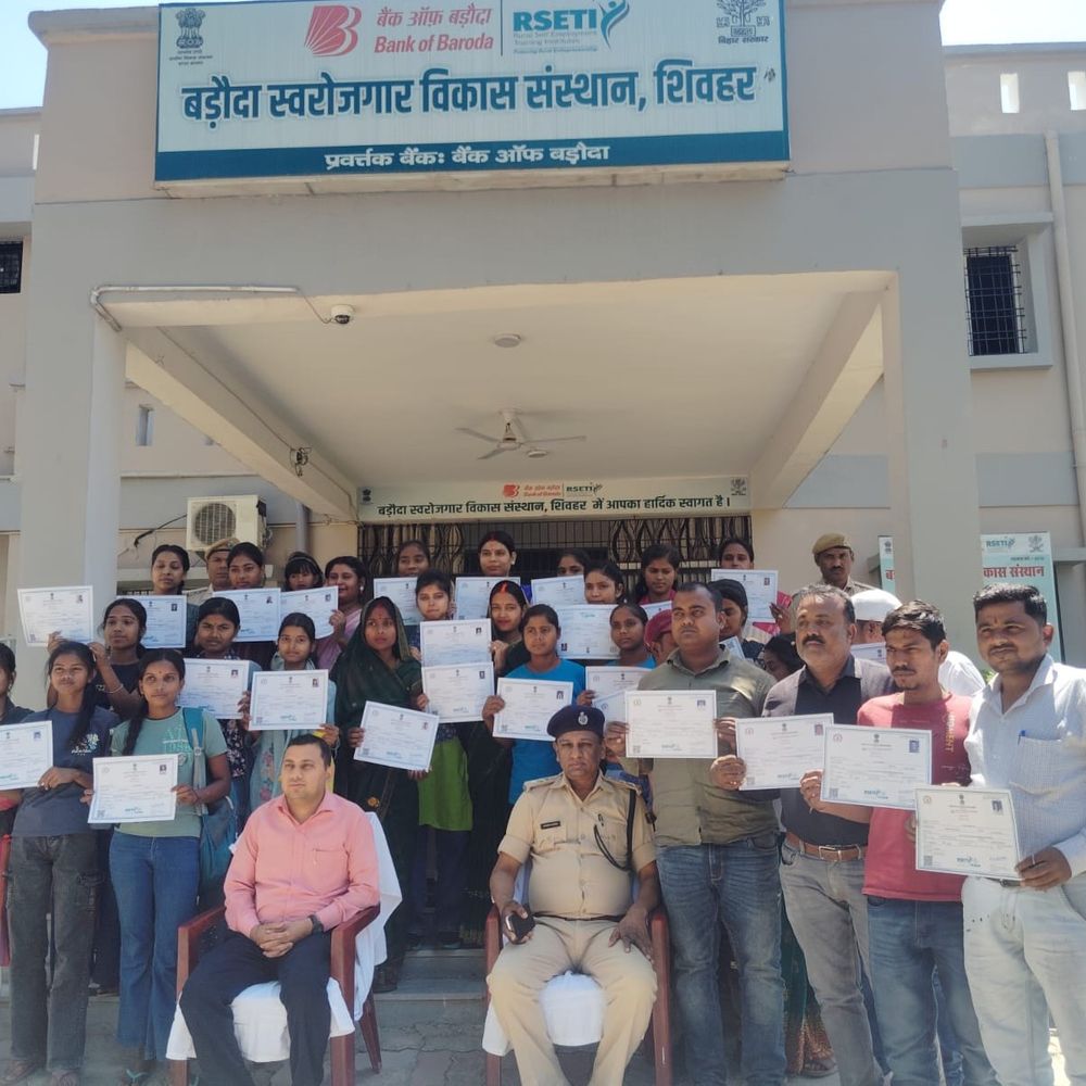 महिलाओं का आर्थिक सशक्त होना आवश्यक- जेल अधीक्षक:शिवहर में 31 दिवसीय महिला वस्त्र निर्माण प्रशिक्षण का समापन, बांटे सर्टिफिकेट