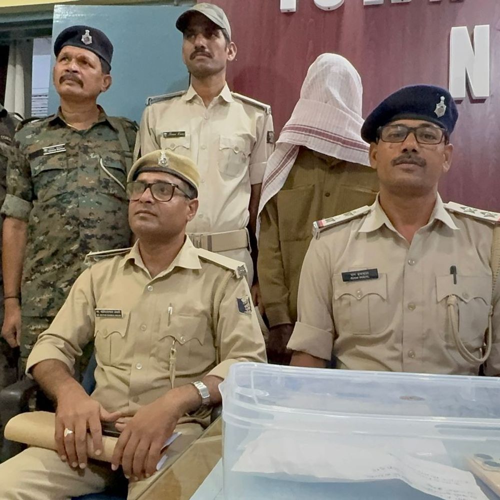 नवादा में चोरी का खुलासा, देवर का बेटा अरेस्ट:पुलिस ने बरामद किया चोरी का सामान, आरोपी ने कबूला जुर्म