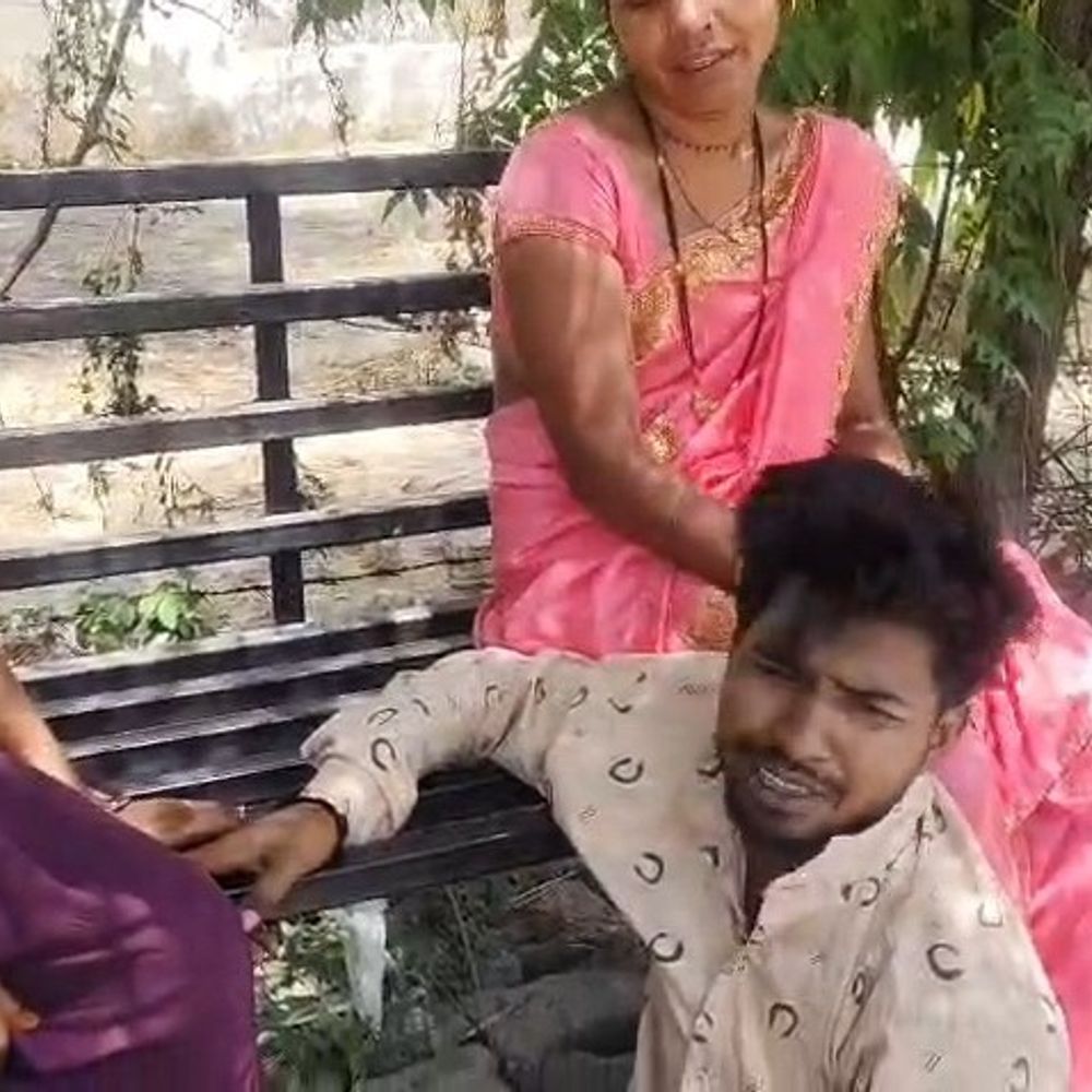 इटावा में महिला का शव फंदे पर मिला:दहेज हत्या का आरोप, ससुराल वालों ने सुसाइड की बात कही