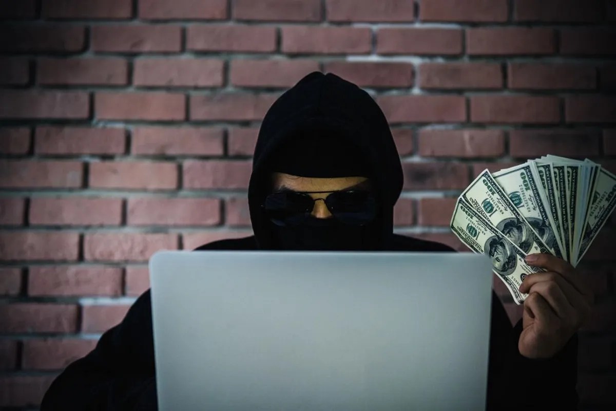 साइबर ठगी का खतरनाक ट्रेंड! सुबह-शाम Good Morning-Good Night के मैसेज, फिर ऐंठ लिए 7 लाख रुपए