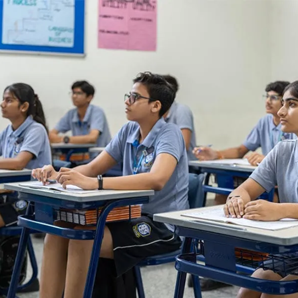 किताबें नहीं, फिर भी पढ़ानी होगी तीसरी भाषा:CBSE ने स्कूलों को निर्देश दिए; छठी क्लास में इसी सेशन से 3 भाषाएं पढ़ाने का नियम लागू