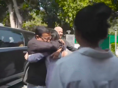 शराब नीति मामला- केजरीवाल हाईकोर्ट में आज खुद रखेंगे पक्ष:जस्टिस स्वर्ण कांता को केस से अलग करने की मांग; निष्पक्षता पर सवाल उठाए