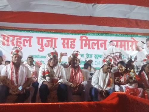 रामगढ़ में सरहुल महापर्व की धूम:10 हजार से अधिक लोगों की भागीदारी, प्रकृति पूजा के साथ गूंजा शहर