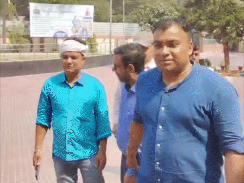 रिश्वत लेते असिस्टेंट रजिस्ट्रार को निगरानी ने किया गिरफ्तार:मौलाना मजहरूल हक अरबी फारसी विश्वविद्यालय के ऑफिस में छापेमारी, आरोपी बोला- वीसी ने मांगे थे रुपए