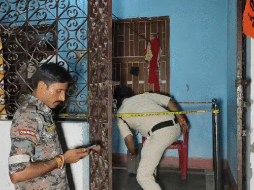 मुजफ्फरपुर में 12 साल की बच्ची से रेप, हालत गंभीर:पुलिस हिरासत में तीन पड़ोसी महिलाएं, बहला-फुसलाकर किराए के कमरे में लेकर गई थी