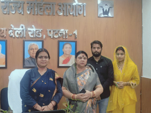 महिला आयोग में लड़के ने भरी लड़की की मांग:2 घंटे चला हाईवोल्टेज ड्रामा, डायल 112 टीम भी बुलाई; लड़के के घर किराएदार थी लड़की