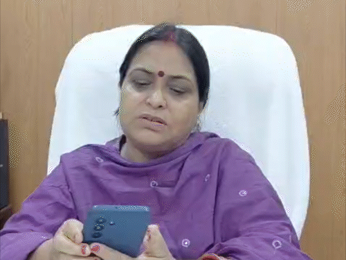 राज्य महिला आयोग की अध्यक्ष बोलीं-पप्पू यादव पर केस करूंगी:सांसद ने संजय झा के साथ फोटो दिखाकर कहा- ऐसे पॉलिटिकल ग्रोथ होती है; पूरा इंटरव्यू