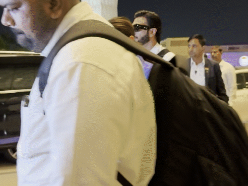 प्रेग्नेंसी अनाउंस करने के बाद पहली बार दिखीं दीपिका पादुकोण:प्रोटेक्टिव मोड में दिखे रणवीर; दीपिका के पीछे हाथ रखकर भीड़ से बचाते नजर आए