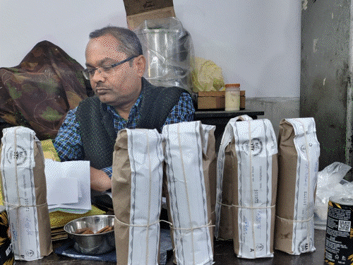 आटे में खड़िया, मिर्च सिंथेटिक डाई से कर रहे लाल:यूपी में यूरिया-केमिकल से तैयार कर रहे पनीर, खाया तो बीमार होना तय