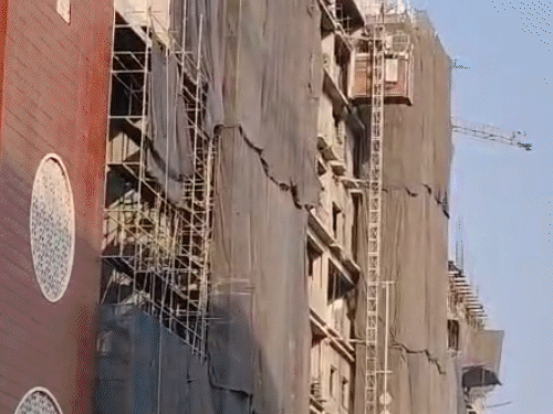 पीएमसीएच के नए भवन में रेडियोलॉजी विभाग अधूरा:AERB मंजूरी, टेक्नीशियन कमी से MRI-CT स्कैन सेवाएं अटकीं, 150 मीटर दूर पुरानी बिल्डिंग में जाना पड़ता