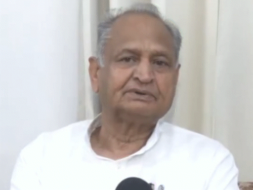 गहलोत बोले-मोदी-शाह नहीं चाहते थे महिला आरक्षण बिल पास हो:विपक्ष को जानबूझकर विश्वास में नहीं लिया, ताकि बिल गिरने का ठीकरा फोड़ सकें