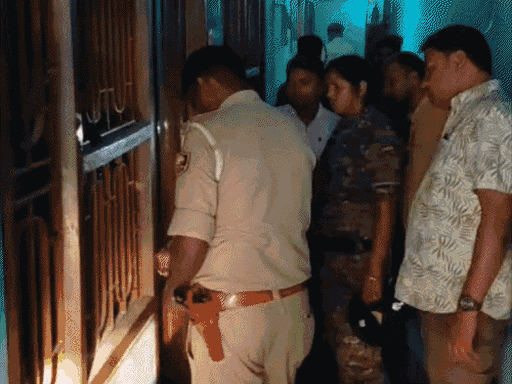 खगड़िया सेक्स रैकेट में 8 गिरफ्तार:4 लोकल, 1 दूसरे राज्य की महिला, मुख्य आरोपी की पत्नी भी करती थी डील, प्रेग्नेंसी किट-कंडोम मिले