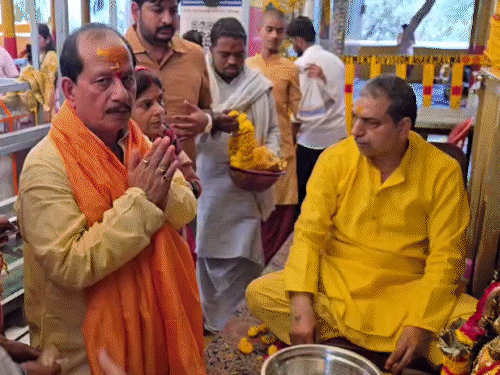 महाकाल की शरण में विजय सिन्हा, बड़ा पद मांगा:सम्राट के CM बनने के बाद छीन गया है डिप्टी सीएम का पद;मंत्रिमंडल में शामिल होने की चर्चा