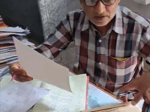 ‘सिलेंडर नहीं मिलेगा तो बारातियों को क्या खिलाएंगे?’:समस्तीपुर के मुलायम सिंह बोले- पहला कार्ड भगवान को,दूसरा कलेक्ट्रेट लेकर पहुंचे, इमरजेंसी में मिट्टी के चूल्हे तैयार