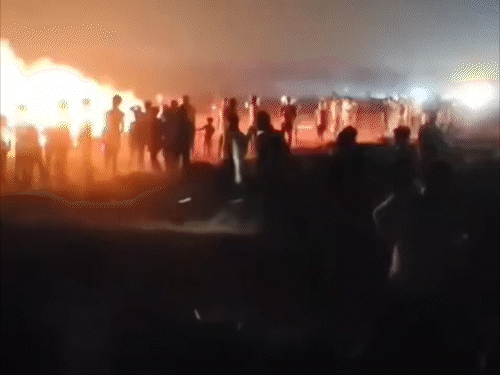 समस्तीपुर में गेहूं और भूसे के ढेर में लगी आग:साजिश की आशंका, 5 लाख का नुकसान; एक घंटे की मशक्कत के बाद फायर ब्रिगेड ने पाया काबू