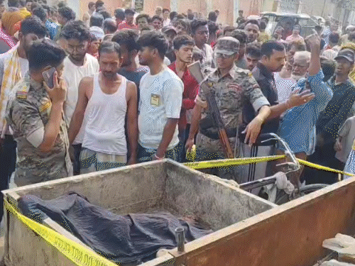 दोस्त ने नाबालिग की लाश को कूड़ेदान में फेंका था:भागलपुर में नाबालिक मौत मामले का सीसीटीवी फुटेज सामने, ऑटो से दबाने के कारण हुई थी मौत