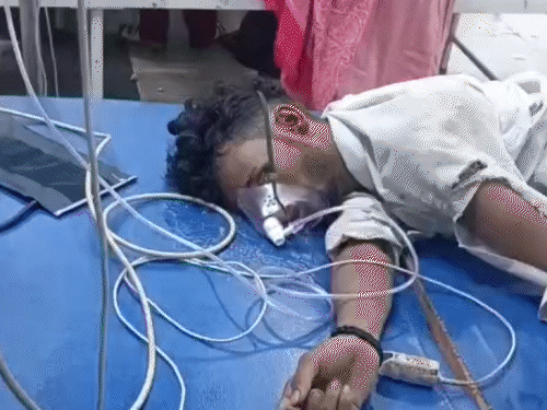 पूर्णिया में कार-टोटो की जबरदस्त टक्कर:ओवरटेक के चक्कर में हादसा, 4 लोग घायल; 2 भाइयों की हालत गंभीर, हायर सेंटर रेफर