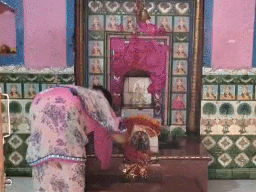 शीतला मंदिर भगदड़ मामले में 4 पुजारी गिरफ्तार:मंदिर प्रबंधन समिति के अध्यक्ष समेत 20 पर केस, श्रद्धालुओं के साथ की गई थी मारपीट